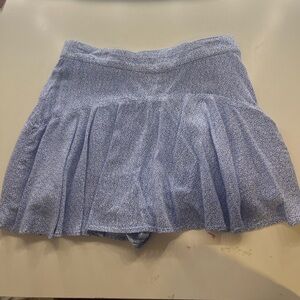 Ultra high rise Blue and white floral dotted Hollister skort. Size small.